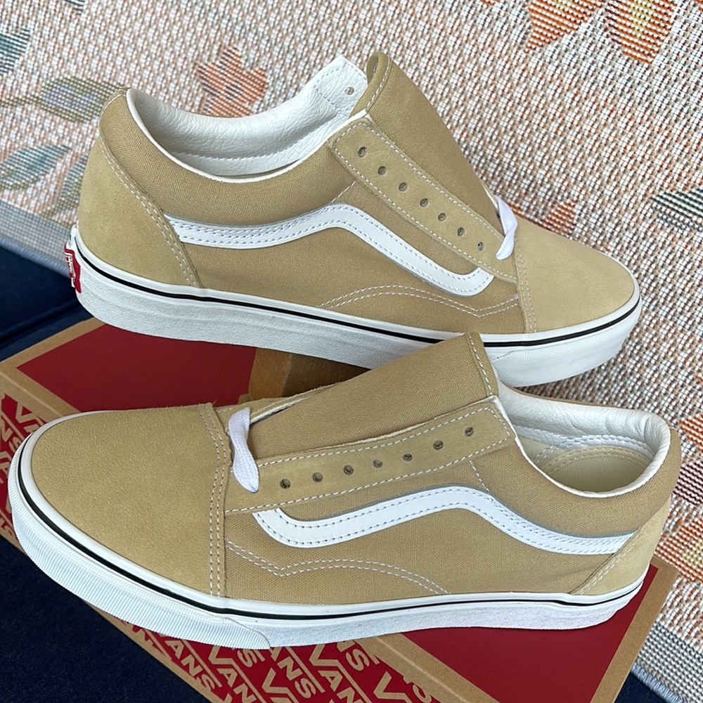 Vans WMNS Old Skool
Taos Taupe
VN0A3WKTYUU
Sneakers G - Picture 11 of 16